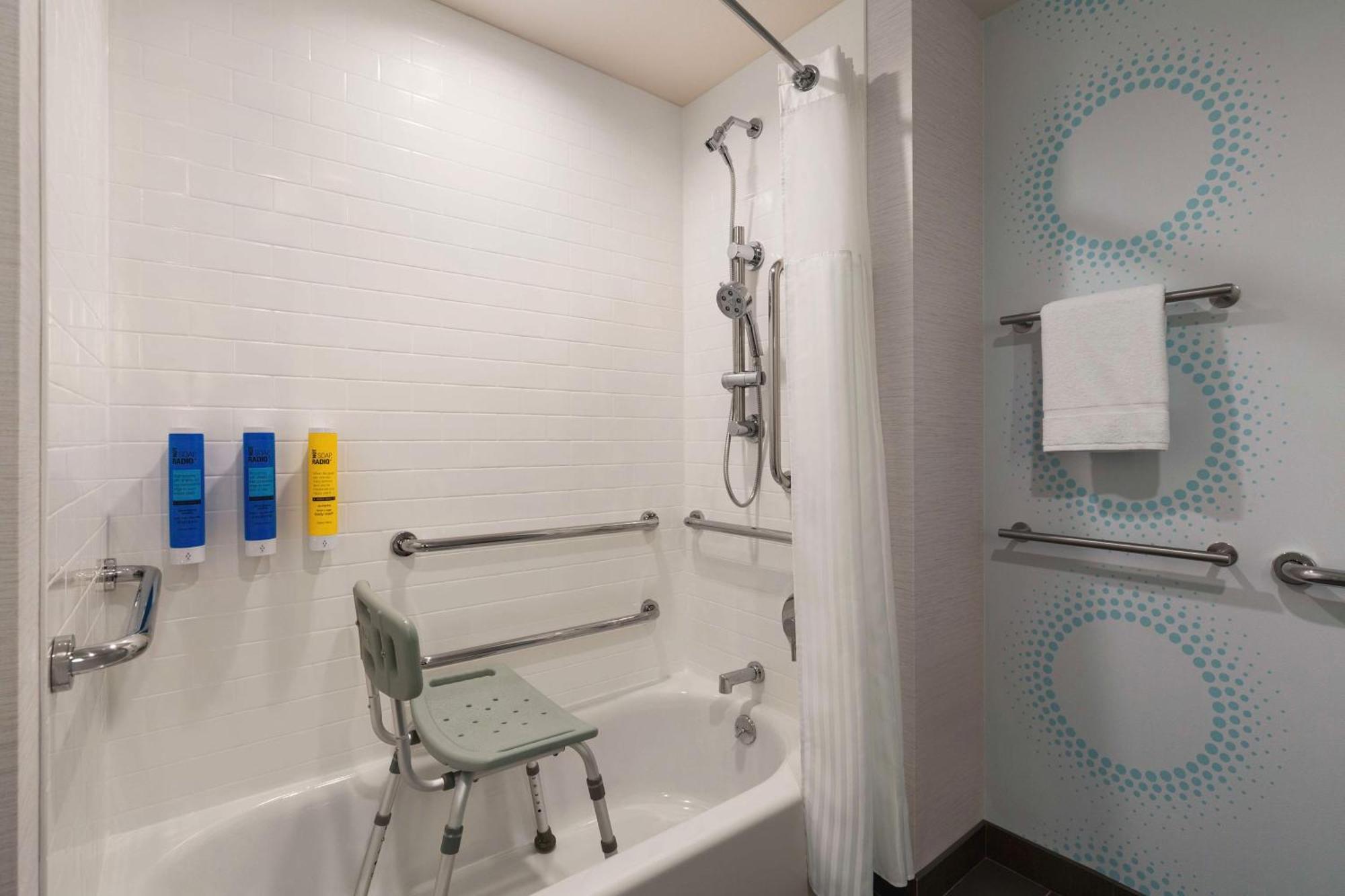 Hotel Tru By Hilton Lodi Esterno foto