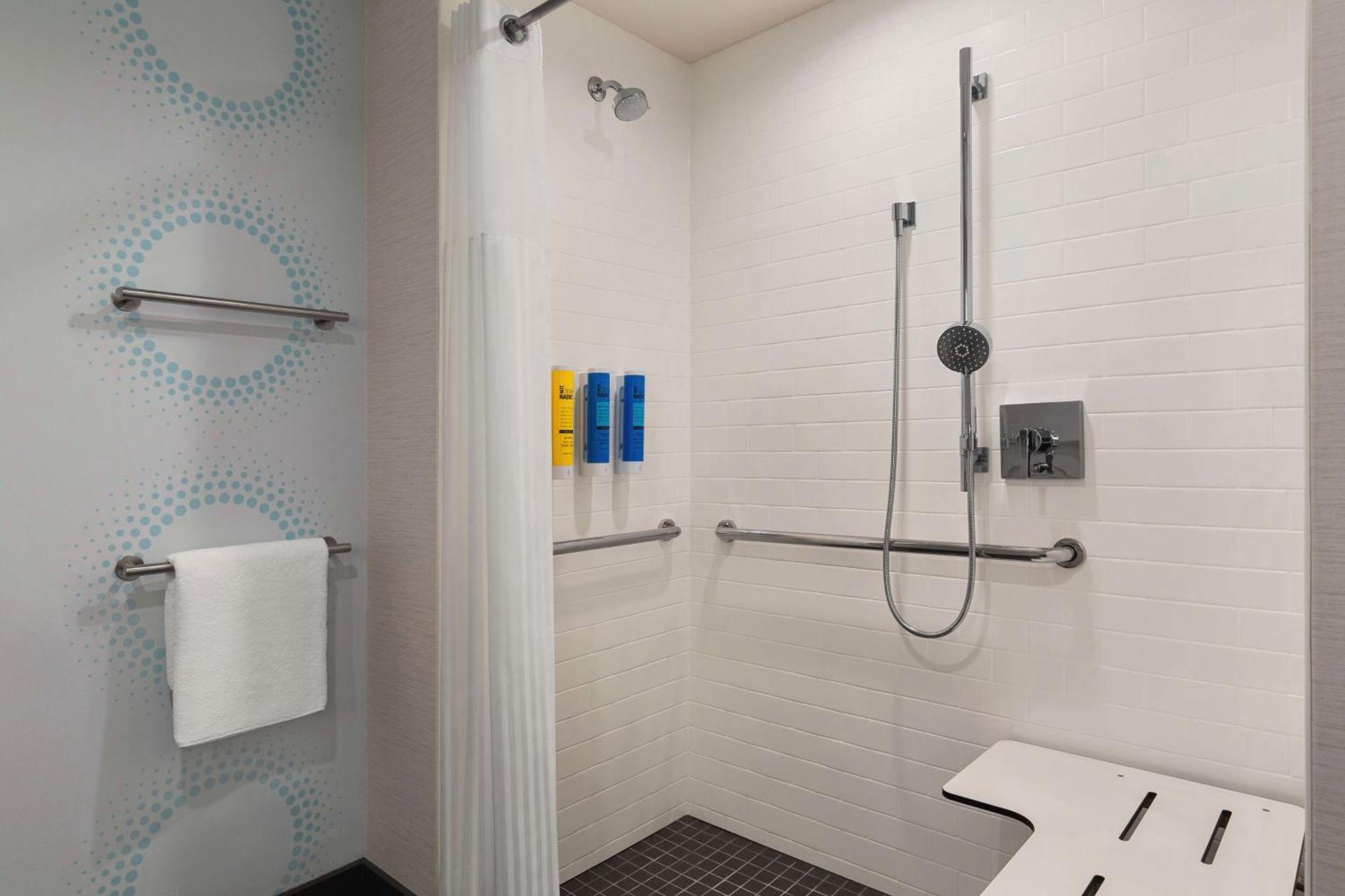 Hotel Tru By Hilton Lodi Esterno foto